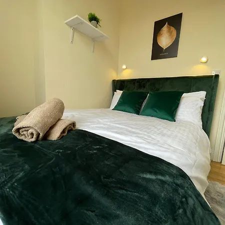 The Islington Hub Apartment